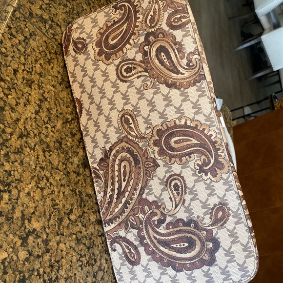 **SALE**Michael Kors Large Tote - Picture 6 of 6